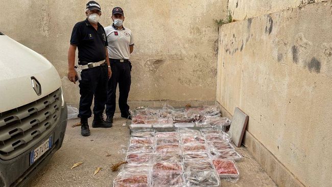 Operazione contro commercio abusivo di pesce in piazzetta dello Scalo
