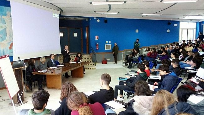 Marsala, Bullismo e cyberbullismo: se ne è  parlato al Liceo “Ruggieri”