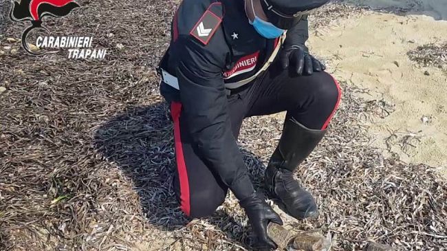 Ancora droga sulle spiagge della provincia di Trapani. A Petrosino panetti di hashish sul lungomare. Indagano i carabinieri