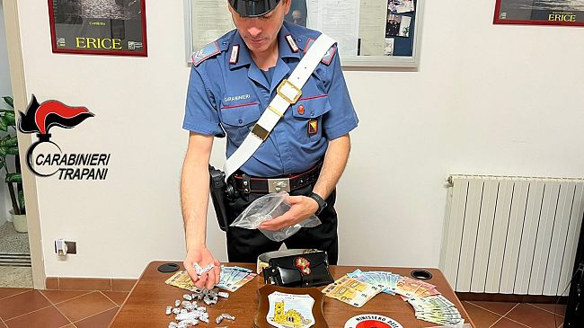 Trapani, market della droga in un condominio nel quartiere Sant'Alberto. 2 arresti