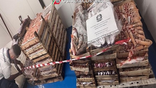 Sanzioni e sequestri tra Marettimo e Marsala per pesca a strascico in periodo vietato e con attrezzature irregolari