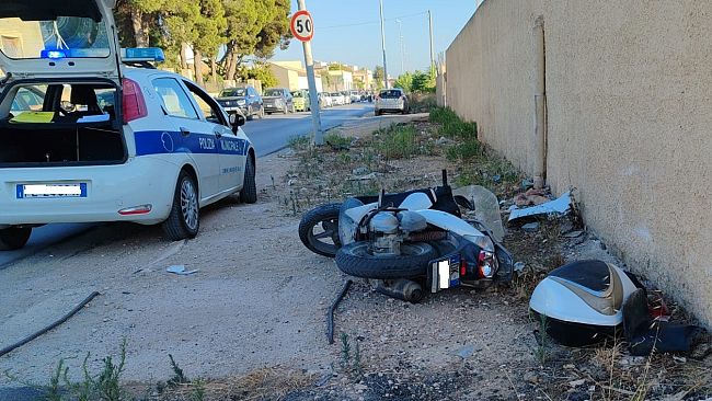 Mazara, incidente fra un'auto ed uno scooter all'incrocio fra la SS115 e via Val di Noto 