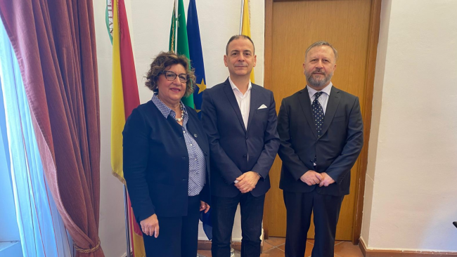 Mazara, il sindaco Quinci accoglie il nuovo comandante della Polizia Municipale Vincenzo Menfi