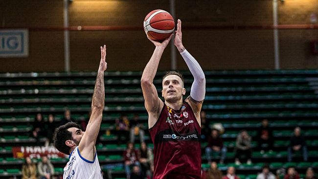 Pallacanestro, i granata vincono a Latina e conquistano la salvezza in anticipo