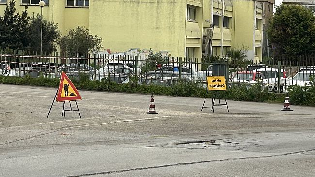 Disagi e lunghe code per la chiusura della via Salinas