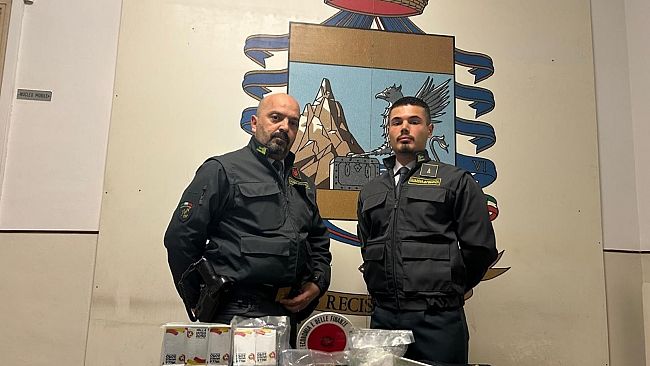 sequestrato-1-kg-di-hashish-e-200-grammi-di-cocaina-un-arresto