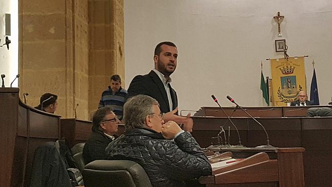 Mazara, l’opposizione: “Il Comune rischia il dissesto finanziario”