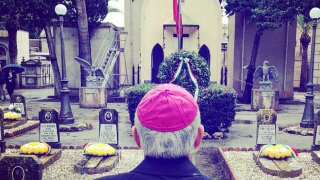 Trapani, domani il Vescovo Fragnelli si recherà al cimitero per pregare