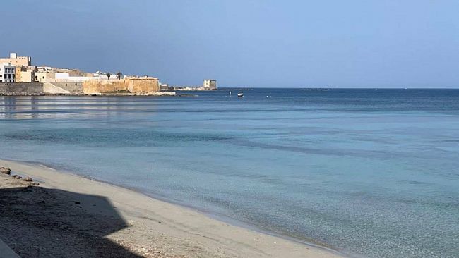 Ci scrive un turista, felice di esser stato in città: “Trapani viva, elegante, piena di gente”