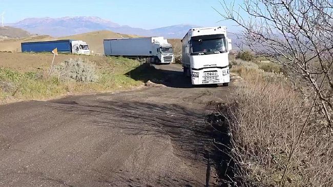 Strade colabrodo e rattoppate. E’ una Sicilia da terzo mondo