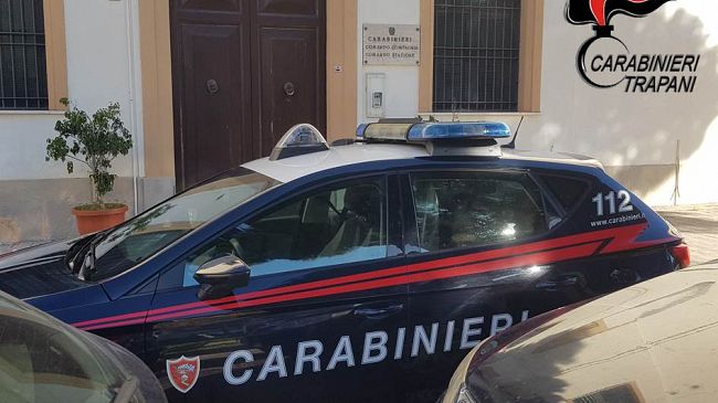 Alcamo, picchia la moglie e si scaglia contro i carabinieri. Arrestato