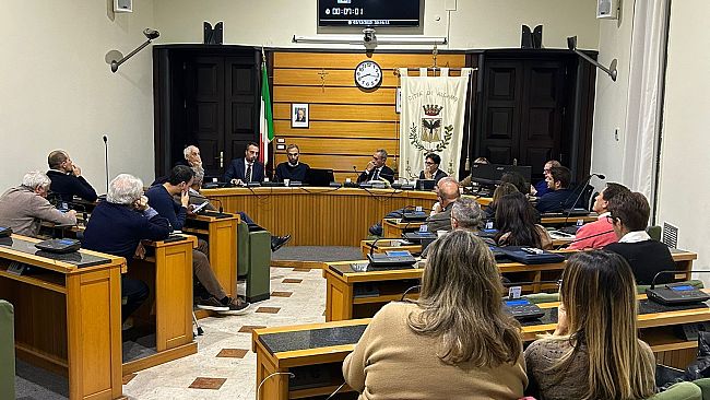 Alcamo, strada tortuosa in consiglio comunale per la variante al Prg. Fioccano le incompatibilità