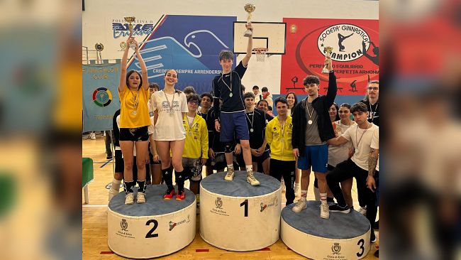 trapani-listituto-leonardo-da-vinci-si-aggiudica-il-2-trofeo-triennio-volley-pasqua-2025