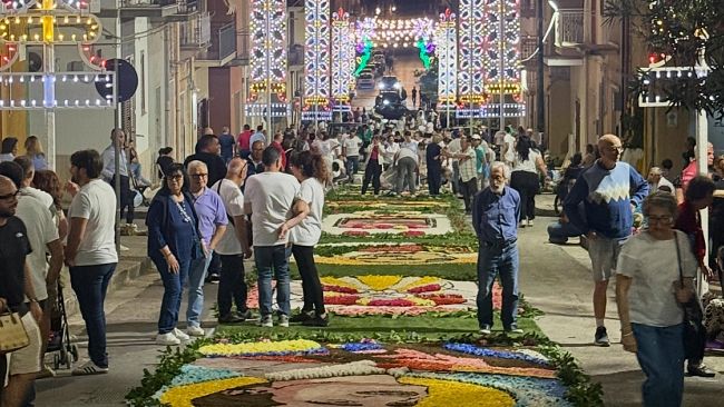 oltre-ventimila-presenze-per-la-prima-giornata-dellinfiorata