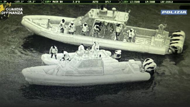 sequestrati-670-chili-di-hashish-da-polizia-e-guardia-di-finanza-al-largo-di-marsala-arrestate-cinque-persone