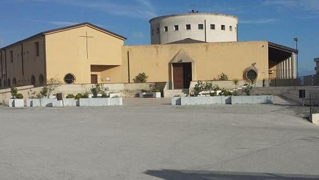 Ladri a Santa Lucia e Don Meli per protesta sospende il servizio della Caritas