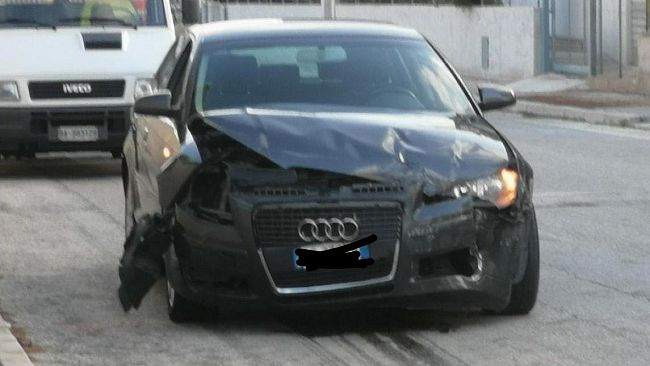 Trapani, grave incidente tra due auto. Un ferito trasportato in ospedale