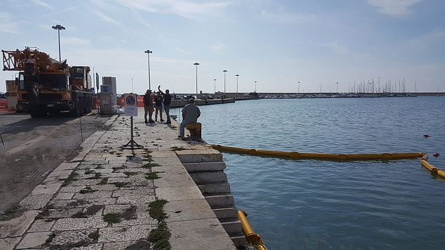 video-mazara-al-via-rimozione-4-relitti-dal-porto-canale