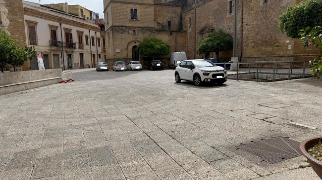 locali-ufficio-carte-didentita-e-viabilita-e-sosta-in-piazza-umberto