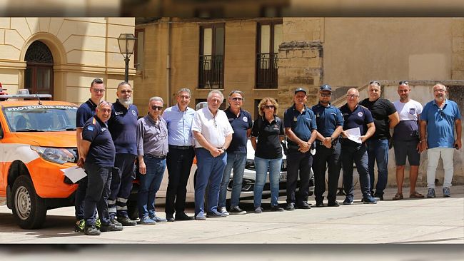 Calatafimi Segesta, la Protezione Civile regionale consegna un mezzo antincendio
