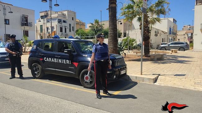 San Vito, non rilascia ricevuta fiscale, obbliga a pagare in contanti e scappa