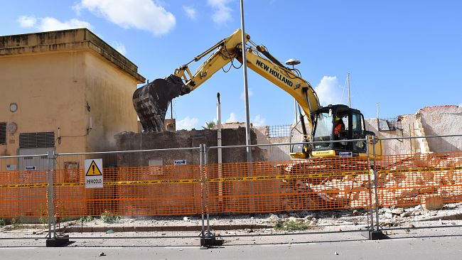 Sindaco Grillo, “Proseguiamo i lavori di rigenerazione, oltre all’ampliamento di strada anche un giardino mediterraneo