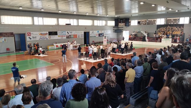 Alcamo, concelebrati da mons. Raspanti i funerali del giornalista Piero Messana