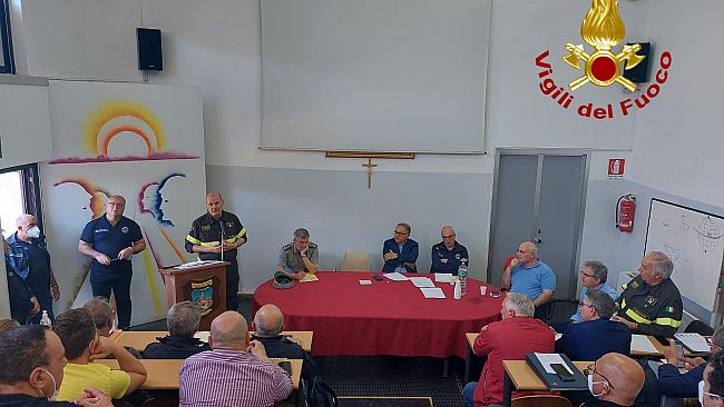 Campagna antincendio, riunione operativa presso il Comando dei Vigili del Fuoco