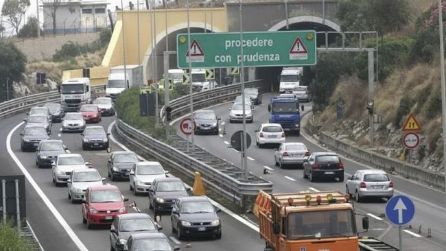 Scontro in galleria sulla A29 direzione Trapani: coinvolti quattro veicoli e traffico in tilt
