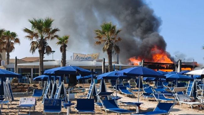 incendio-al-lido-monnalisa-di-tre-fontane-struttura-evacuata