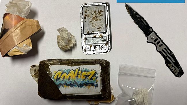 Fugge all'Alt con 100 grammi di hashish e un coltello: fermato 20enne mazarese a Strasatti