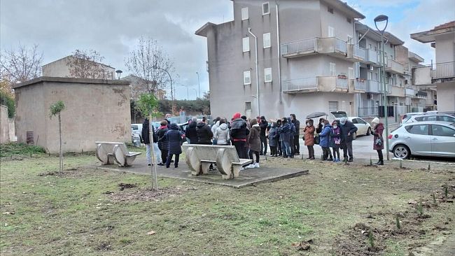 Cittadini adottano e ripuliscono una piazza nel nuovo centro di Salemi