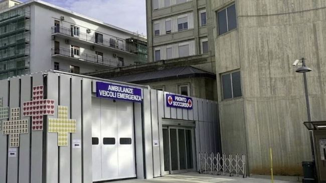 Incidente di via Trapani, il ragazzo è ricoverato al Trauma Center di Villa Sofia in condizioni critiche