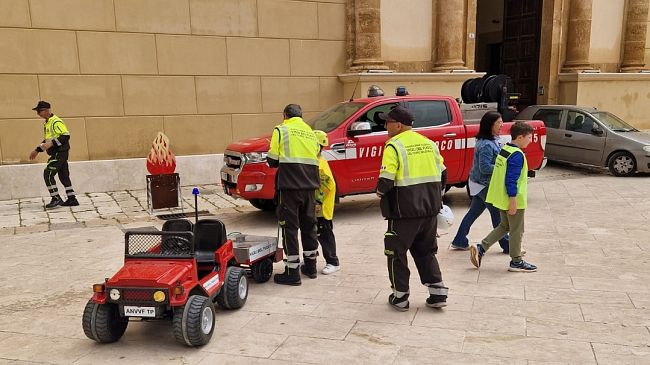 mazara-grande-successo-per-pompieropoli-i-bambini-diventati-piccoli-pompieri-per-un-giorno