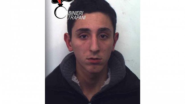 Trapani, rapina a passanti: arrestati tre giovani