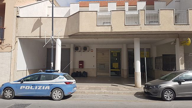 In 3 rapinano l’ufficio postale di via Salemi, forse rumeni. Aggredito un dipendente