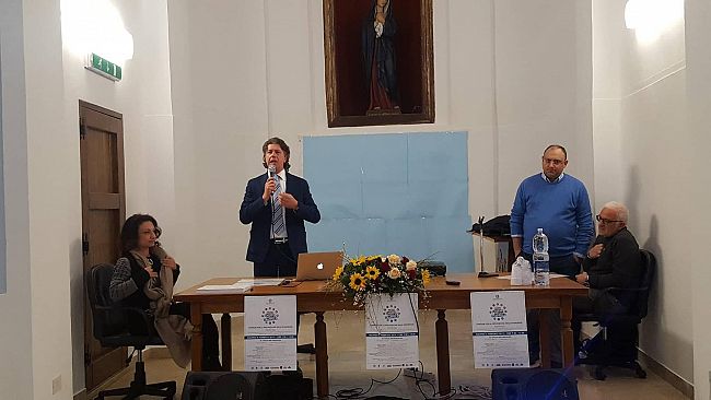 Una folta platea di giovani al seminario per prevenire le dipendenze “Non Cadere nella Trappola”