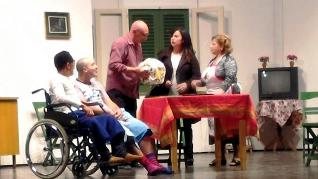 Dopo il successo di sabato scorso in estate la replica della commedia di Maurizio Favilla