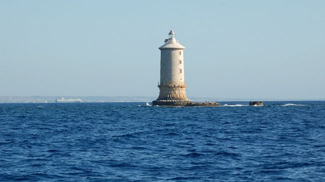 Tragedia in mare a Trapani: affonda una barca, un disperso
