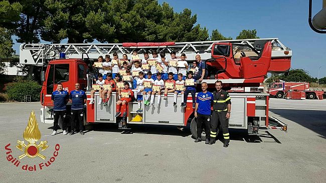 Piccoli calciatori in visita al Comando dei Vigili del fuoco di Trapani