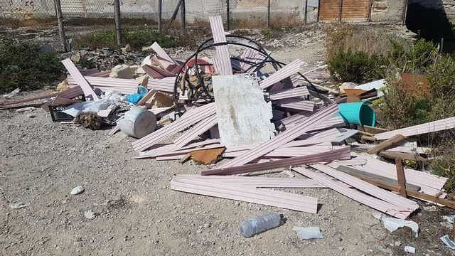 Erice, rifiuti abbandonati in strada. L’assessore Di Marco promette maggiori controlli