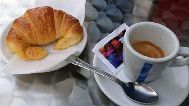 Trapani, solidarietà che rende orgogliosi: lascia 20 euro in più al bar