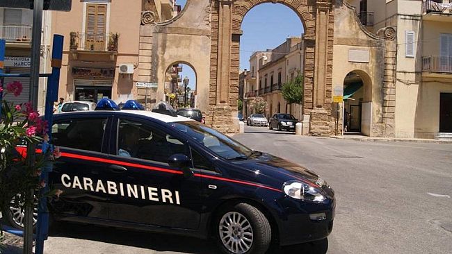 Rubarono una borsa ed aggredirono una donna. Identificati dai Carabinieri di Castelvetrano