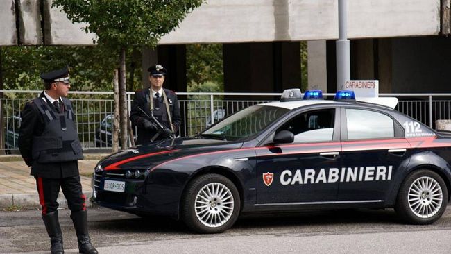 Alcamo, non si ferma all'alt: inseguito e fermato aggredisce i Carabinieri