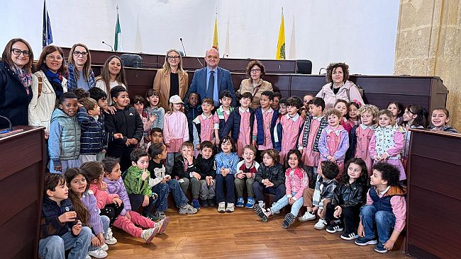 mazara-gli-alunni-dellic-borsellino-ajello-visitano-il-consiglio-comunale-e-i-musei-cittadini