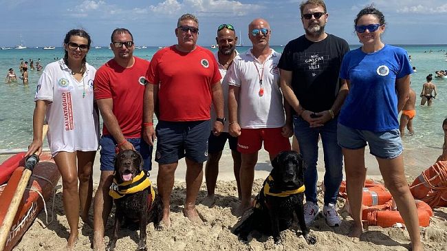 Tornano i cani di salvataggio sulla spiaggia di San Vito Lo Capo