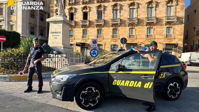 ​Trapani. Sequestrati 28 mila articoli in negozio del centro