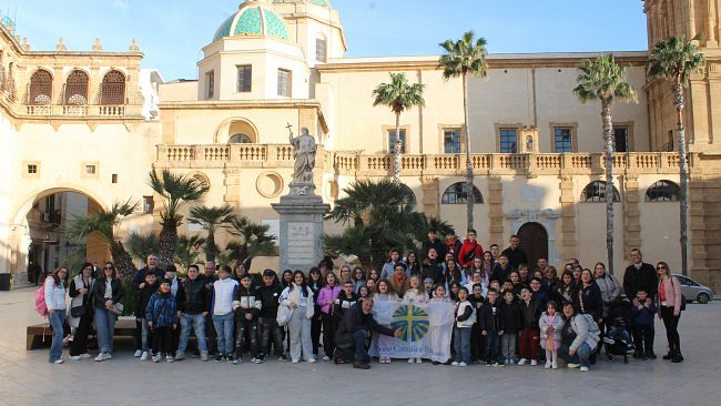 mazara-i-ragazzi-dellazione-cattolica-alla-scoperta-degli-altari-di-san-giuseppe