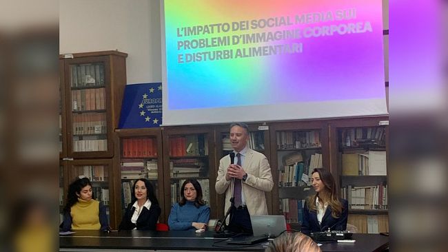 Social media e disturbi alimentari: conferenza al Liceo Classico di Marsala per sensibilizzare i giovani