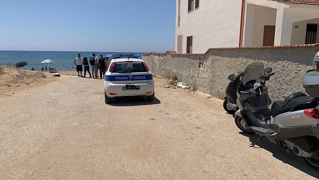 Tragedia a Triscina, giovane mamma muore annegata